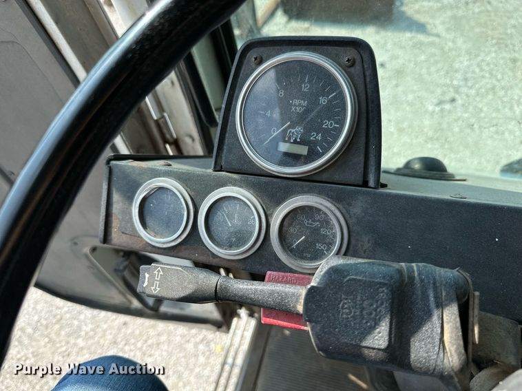 image for item LG9247 2003 Mack MR  roll-off container truck