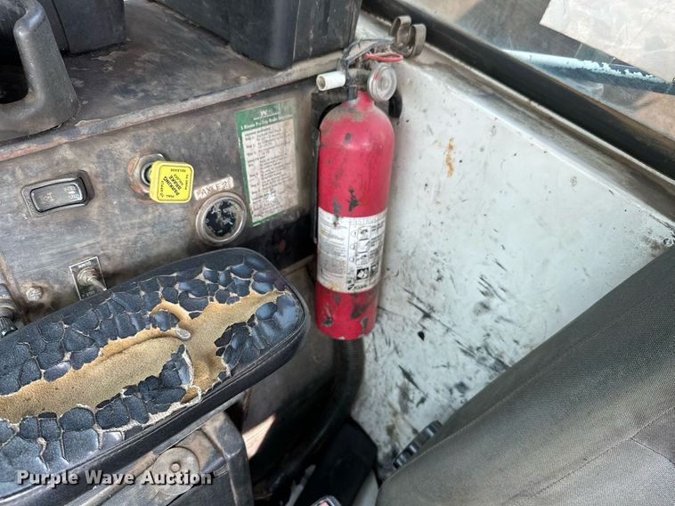 image for item LG9247 2003 Mack MR  roll-off container truck