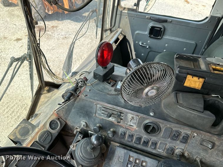 image for item LG9247 2003 Mack MR  roll-off container truck