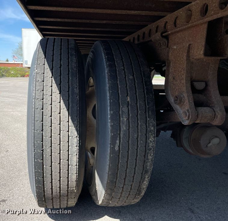 image for item LJ9651 2000 Trailmobile  dry van trailer