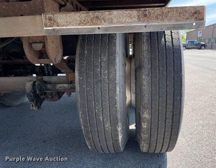 image for item LJ9651 2000 Trailmobile  dry van trailer