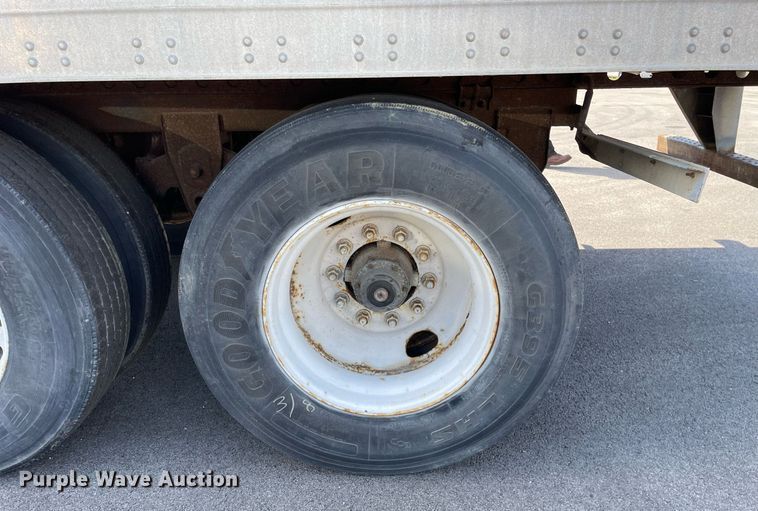 image for item LJ9651 2000 Trailmobile  dry van trailer