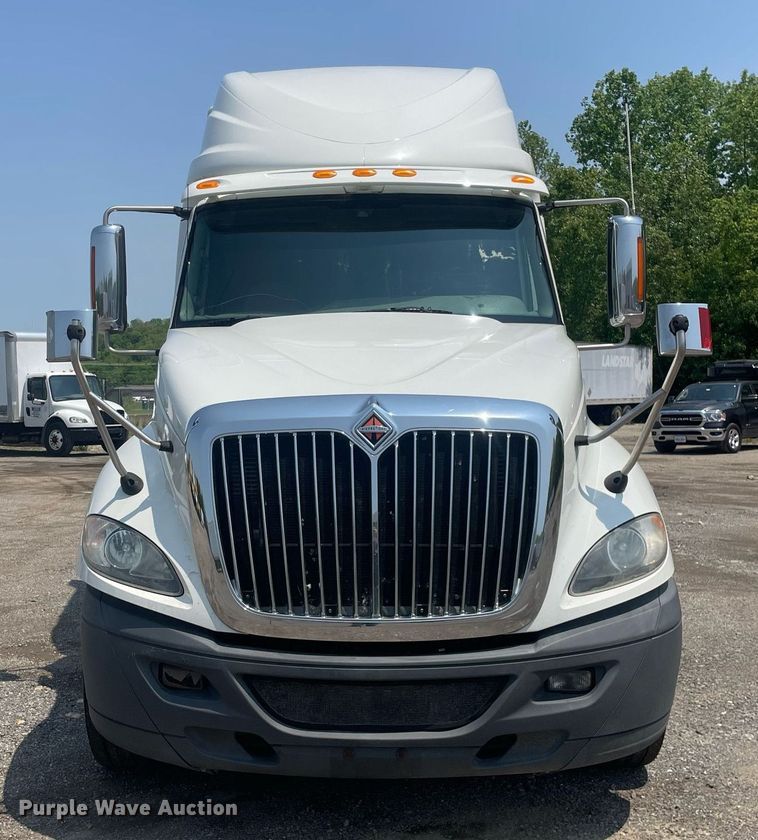 image for item LJ9674 2015 International ProStar Plus 122  semi truck