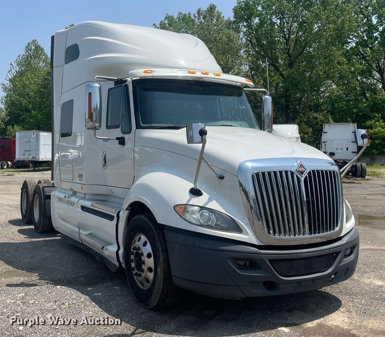 image for item LJ9674 2015 International ProStar Plus 122  semi truck