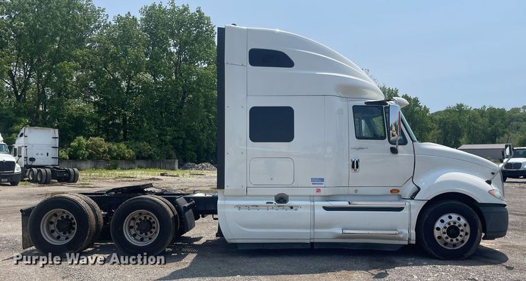 image for item LJ9674 2015 International ProStar Plus 122  semi truck