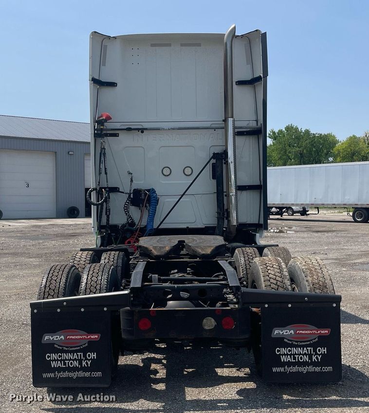 image for item LJ9674 2015 International ProStar Plus 122  semi truck