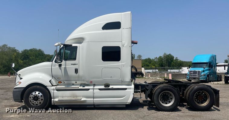 image for item LJ9674 2015 International ProStar Plus 122  semi truck