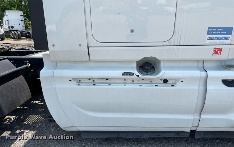 image for item LJ9674 2015 International ProStar Plus 122  semi truck