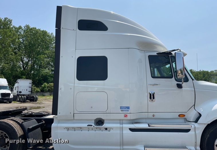 image for item LJ9674 2015 International ProStar Plus 122  semi truck