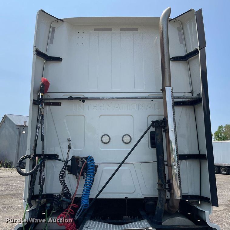 image for item LJ9674 2015 International ProStar Plus 122  semi truck