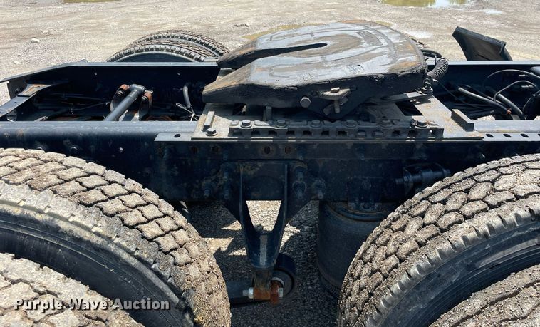 image for item LJ9674 2015 International ProStar Plus 122  semi truck