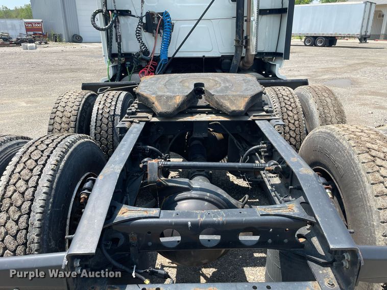 image for item LJ9674 2015 International ProStar Plus 122  semi truck