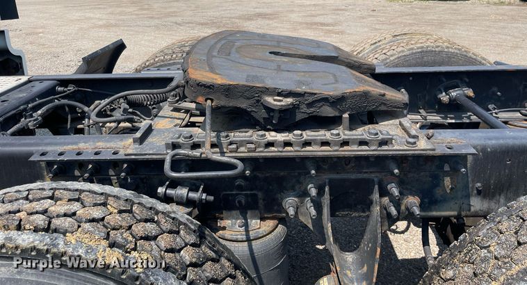 image for item LJ9674 2015 International ProStar Plus 122  semi truck