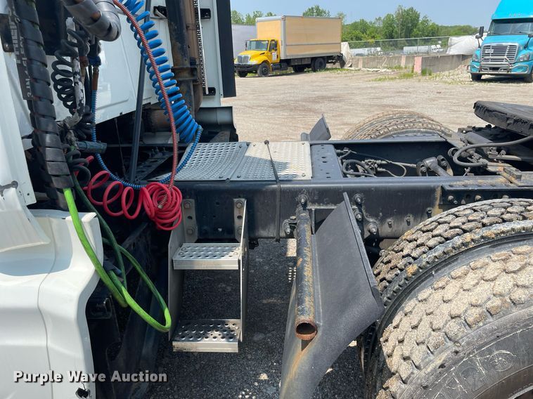 image for item LJ9674 2015 International ProStar Plus 122  semi truck