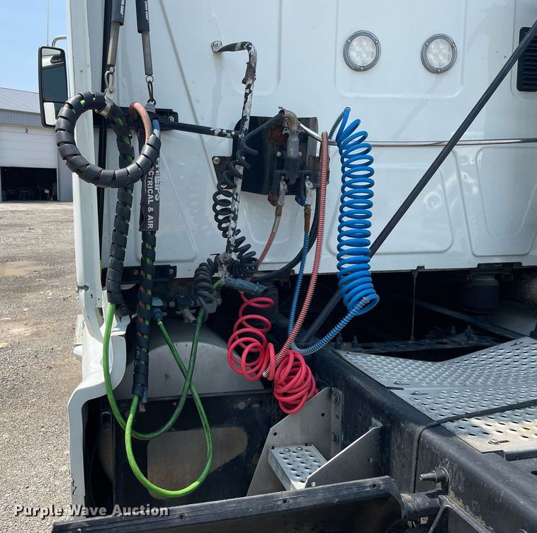 image for item LJ9674 2015 International ProStar Plus 122  semi truck