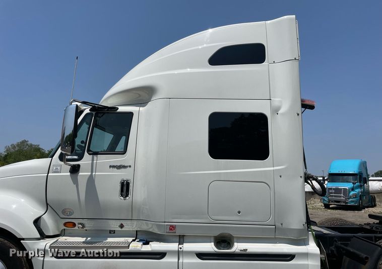 image for item LJ9674 2015 International ProStar Plus 122  semi truck