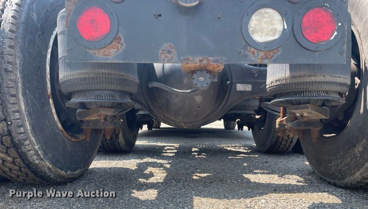 image for item LJ9674 2015 International ProStar Plus 122  semi truck