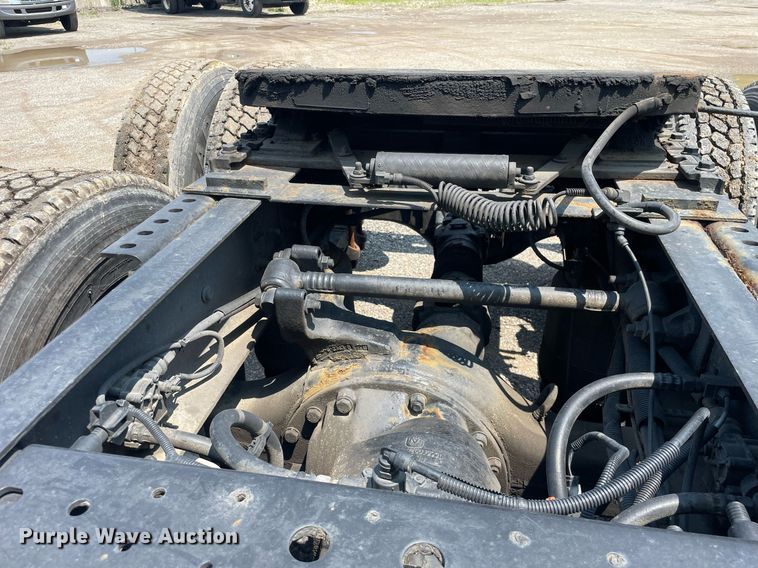 image for item LJ9674 2015 International ProStar Plus 122  semi truck