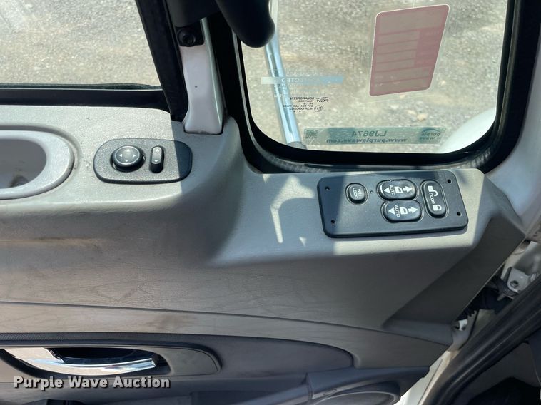 image for item LJ9674 2015 International ProStar Plus 122  semi truck