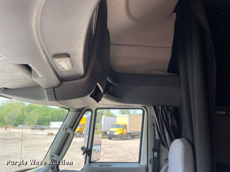 image for item LJ9674 2015 International ProStar Plus 122  semi truck