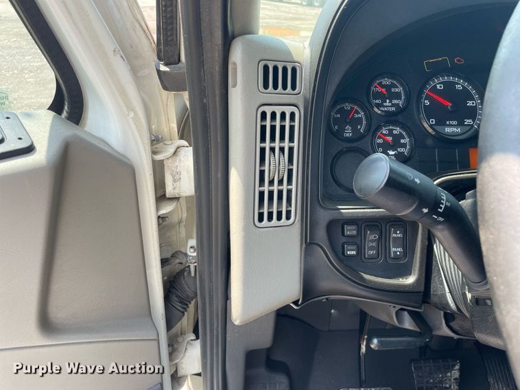 image for item LJ9674 2015 International ProStar Plus 122  semi truck