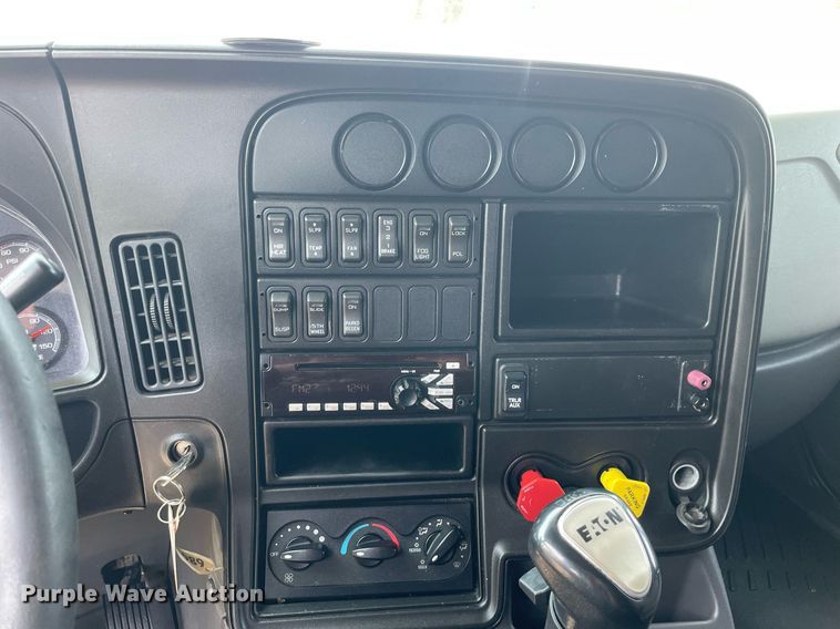 image for item LJ9674 2015 International ProStar Plus 122  semi truck