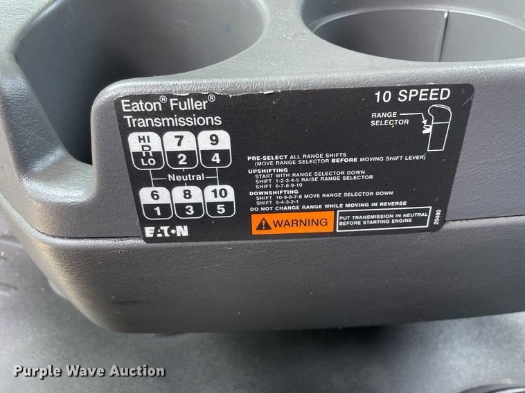 image for item LJ9674 2015 International ProStar Plus 122  semi truck