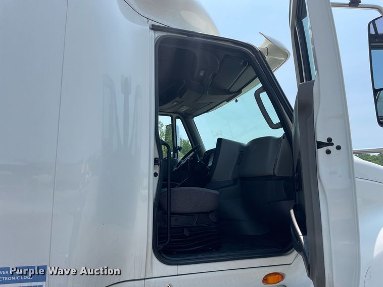 image for item LJ9674 2015 International ProStar Plus 122  semi truck