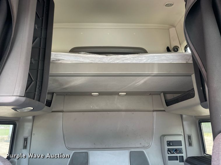 image for item LJ9674 2015 International ProStar Plus 122  semi truck