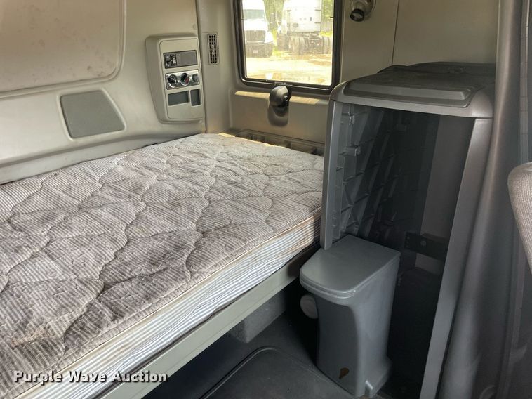 image for item LJ9674 2015 International ProStar Plus 122  semi truck