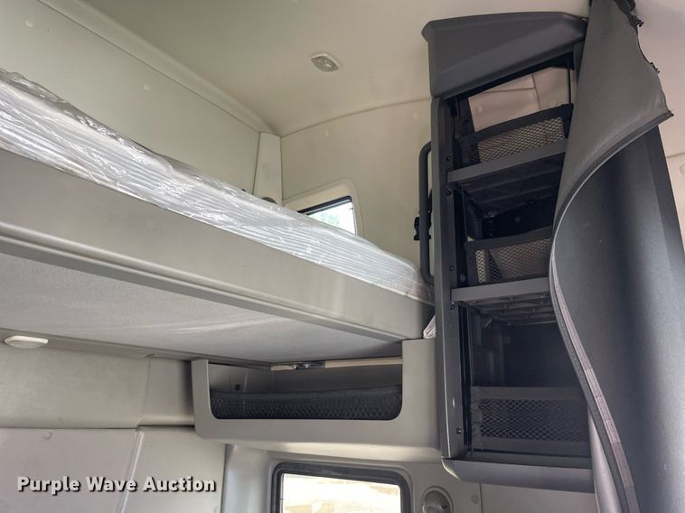 image for item LJ9674 2015 International ProStar Plus 122  semi truck