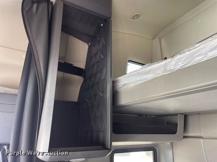 image for item LJ9674 2015 International ProStar Plus 122  semi truck