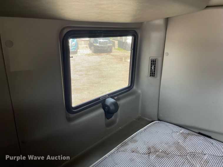 image for item LJ9674 2015 International ProStar Plus 122  semi truck