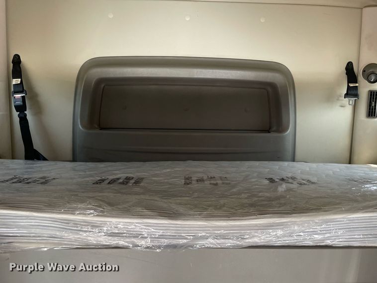 image for item LJ9674 2015 International ProStar Plus 122  semi truck