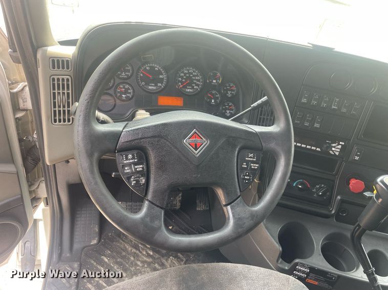 image for item LJ9674 2015 International ProStar Plus 122  semi truck