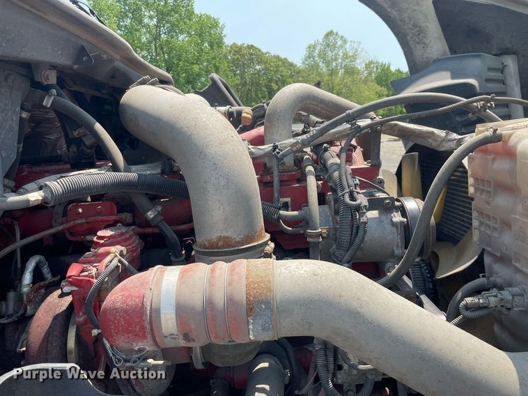 image for item LJ9674 2015 International ProStar Plus 122  semi truck