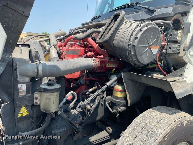 image for item LJ9674 2015 International ProStar Plus 122  semi truck