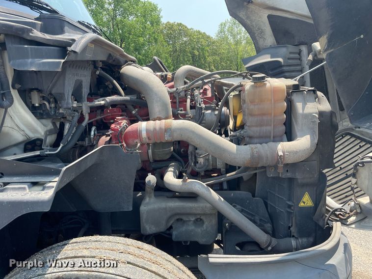 image for item LJ9674 2015 International ProStar Plus 122  semi truck