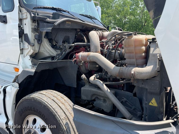 image for item LJ9674 2015 International ProStar Plus 122  semi truck