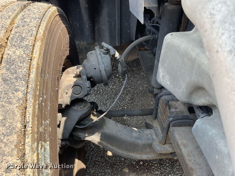 image for item LJ9674 2015 International ProStar Plus 122  semi truck