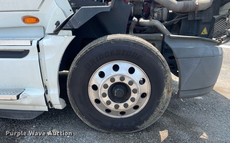 image for item LJ9674 2015 International ProStar Plus 122  semi truck