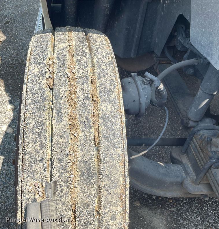 image for item LJ9674 2015 International ProStar Plus 122  semi truck