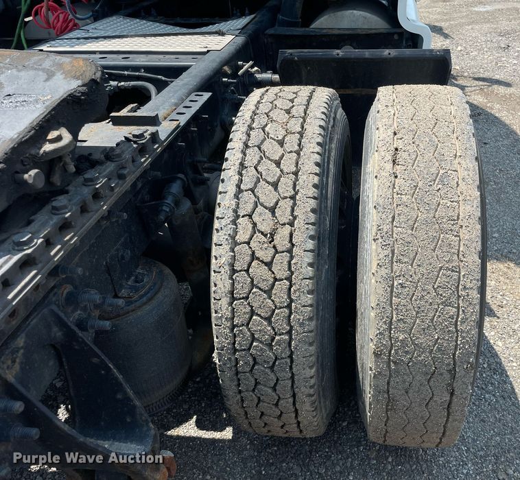 image for item LJ9674 2015 International ProStar Plus 122  semi truck