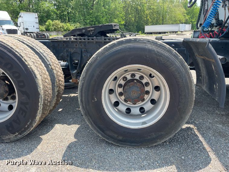 image for item LJ9674 2015 International ProStar Plus 122  semi truck