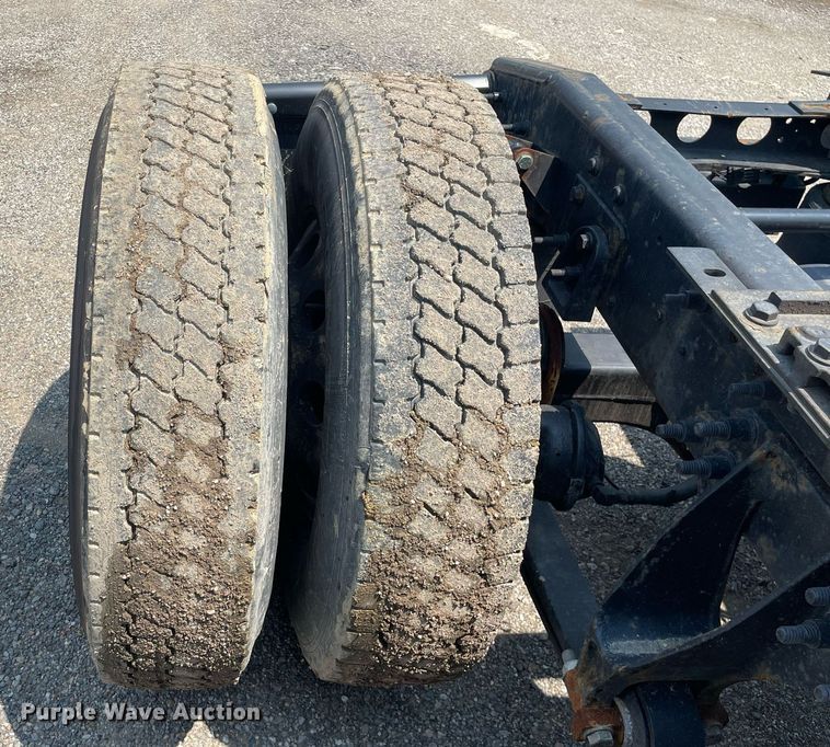 image for item LJ9674 2015 International ProStar Plus 122  semi truck