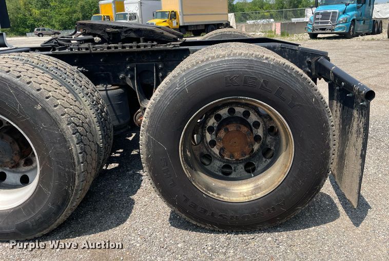 image for item LJ9674 2015 International ProStar Plus 122  semi truck