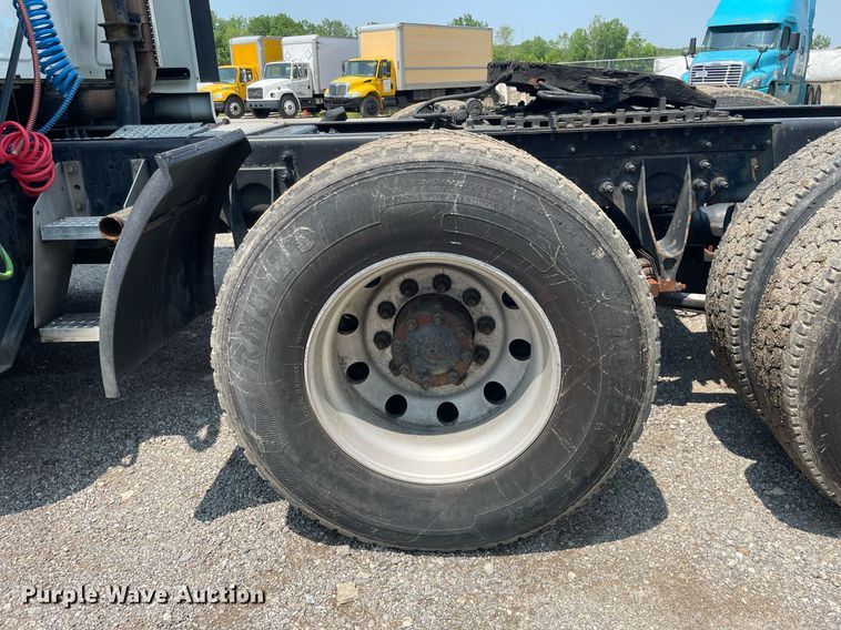 image for item LJ9674 2015 International ProStar Plus 122  semi truck