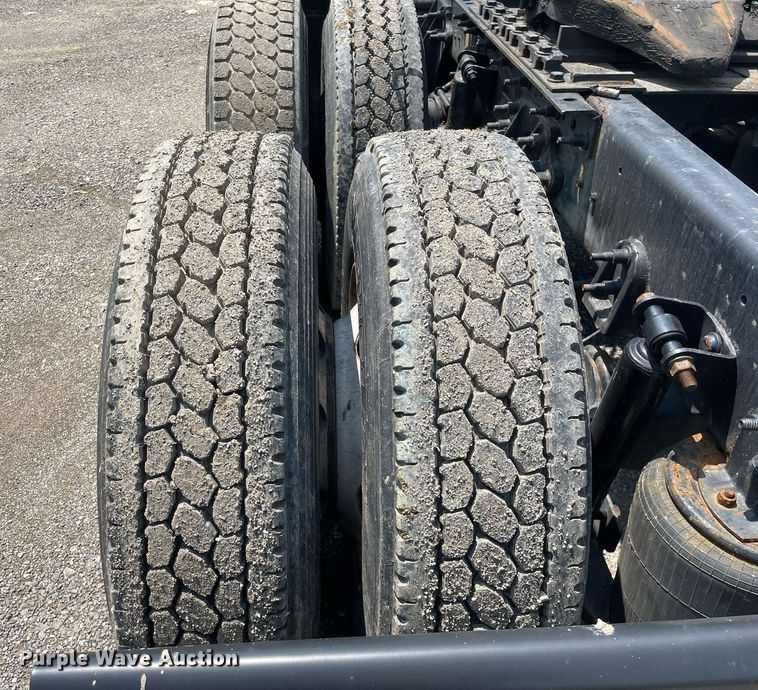 image for item LJ9674 2015 International ProStar Plus 122  semi truck