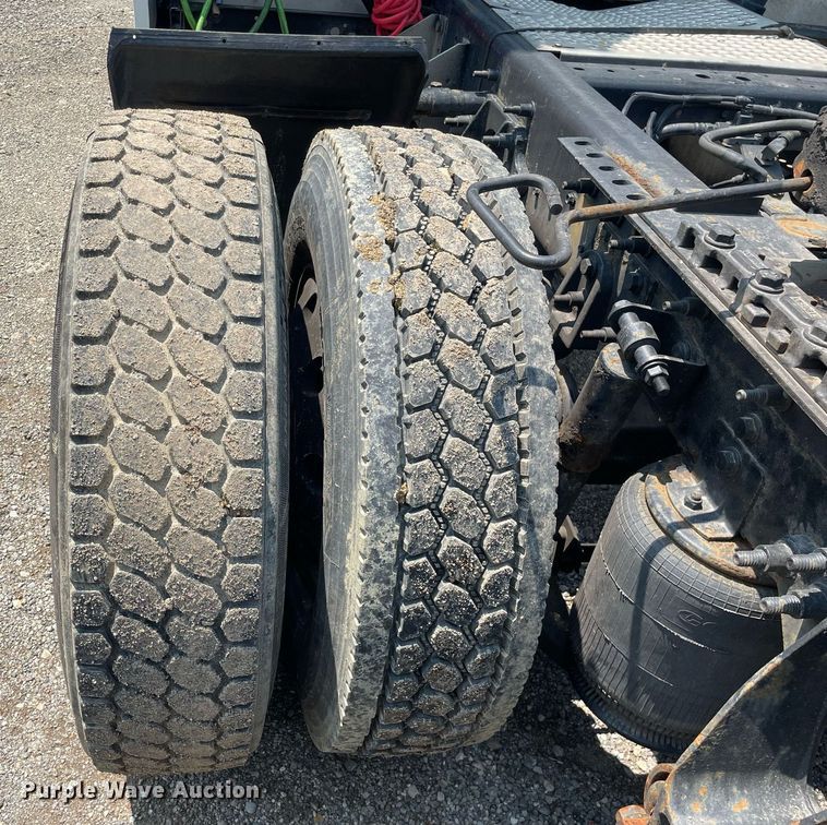 image for item LJ9674 2015 International ProStar Plus 122  semi truck