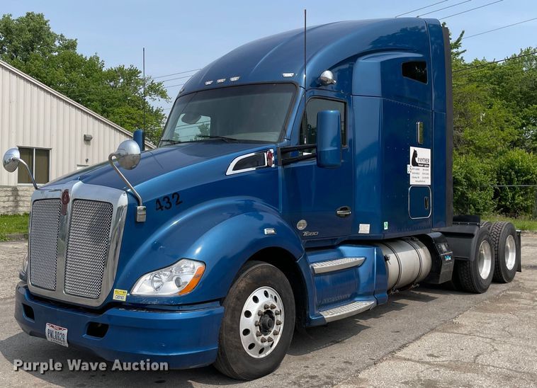 image for item LJ9677 2016 Kenworth T680  semi truck